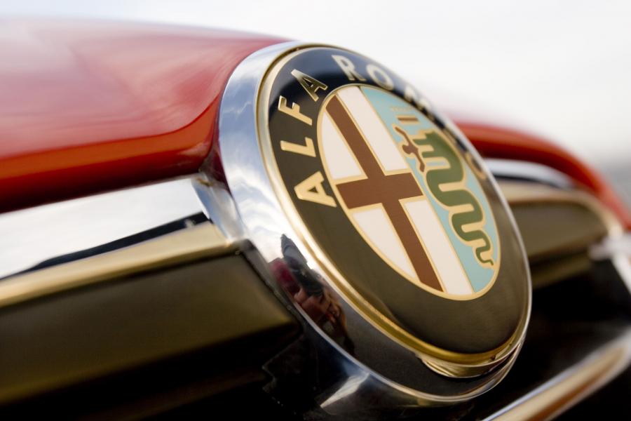Логотип Alfa Romeo 156 TI 2004 года  (ZA) (фото 27 из 28)
